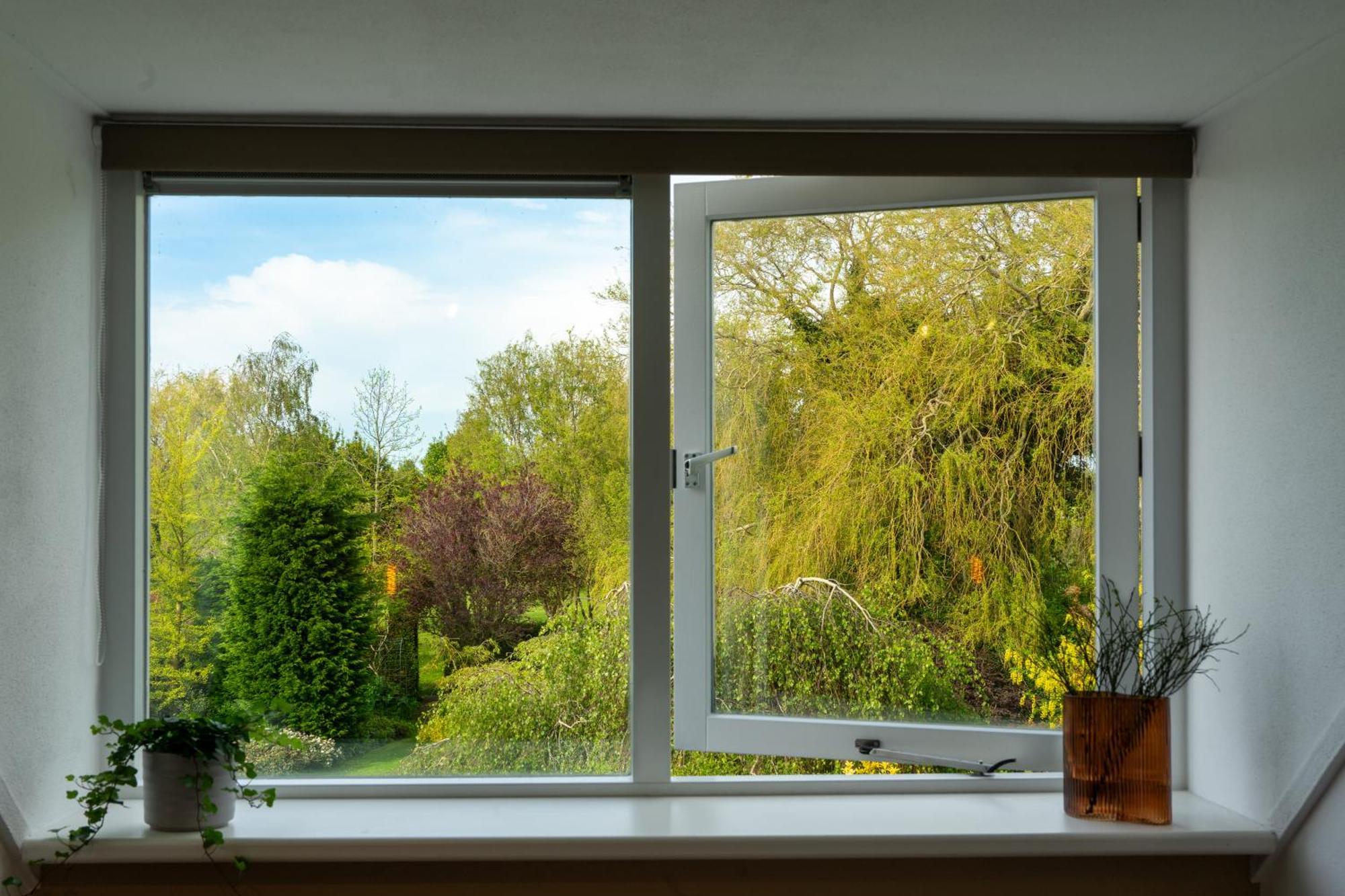 B&B Dijkhuis Vrouwenpolder Buitenkant foto